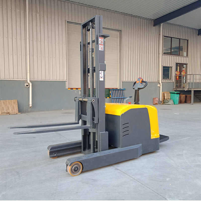 電動(dòng)前移堆高車3