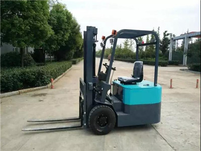 三輪全電動(dòng)叉車(chē)