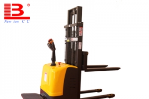 五點區分手動or半電動or全電動堆高車！