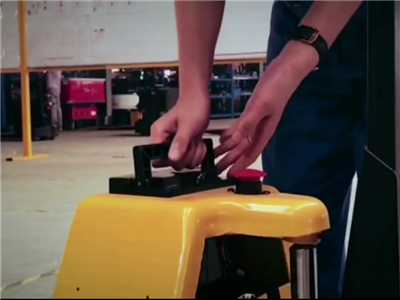 步行式半電動(dòng)搬運(yùn)車