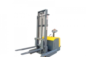 倉儲叉車廠家定制電動堆高車維護保養