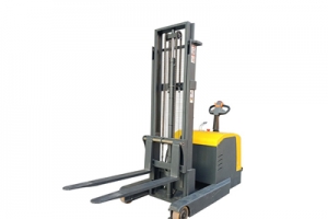 電動(dòng)叉車(chē)廠(chǎng)家銷(xiāo)售淺談電動(dòng)叉車(chē)現(xiàn)狀