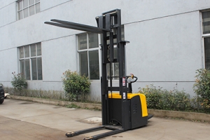 根據需求選購倉儲叉車