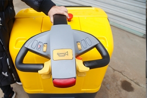 新電動(dòng)搬運(yùn)車如何操作?