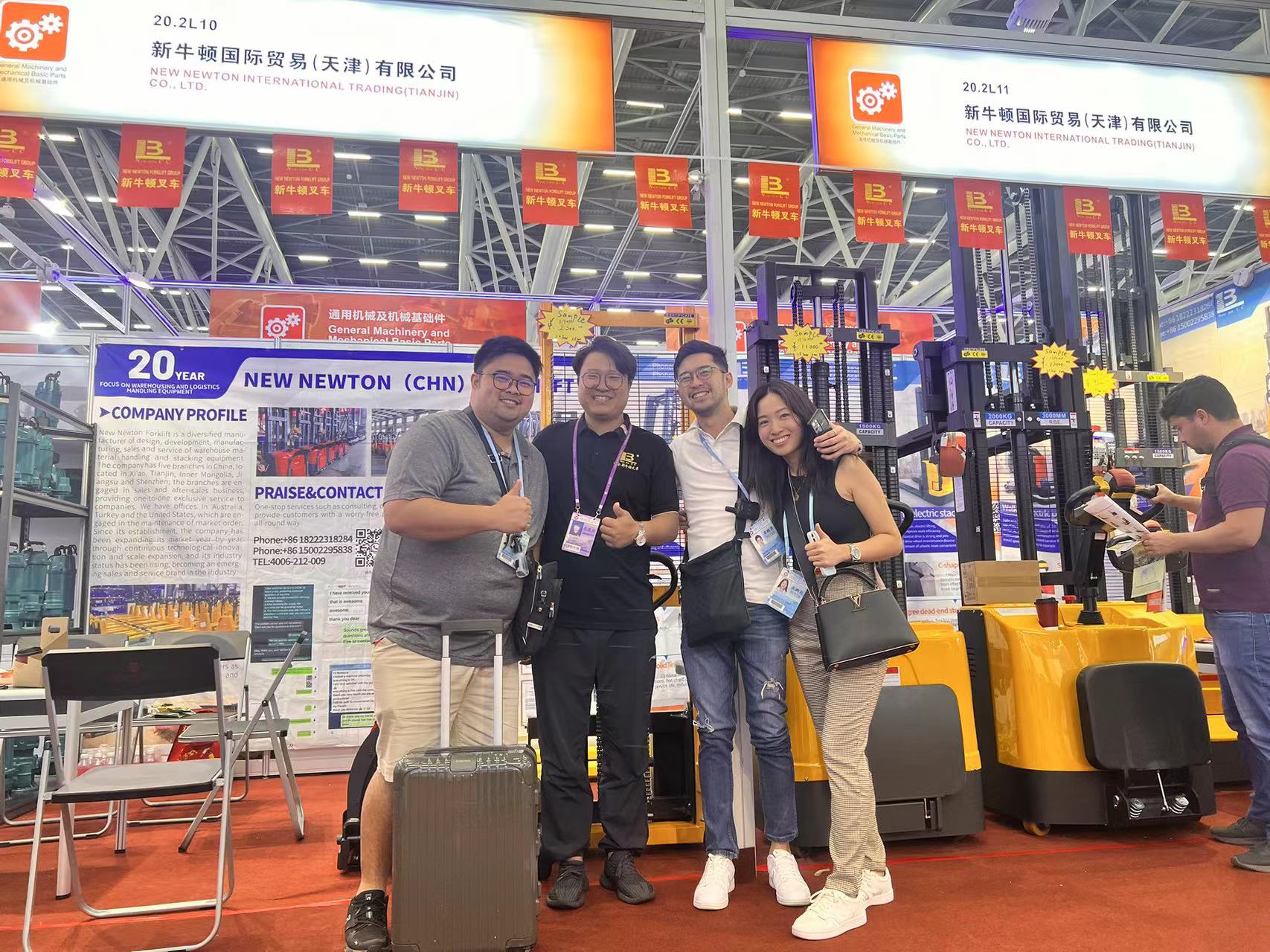 再聚廣交會，新牛頓叉車物流搬運設備的明星登場！