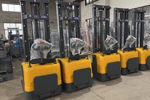 站架式堆高車：高效倉儲作業(yè)的智能之選