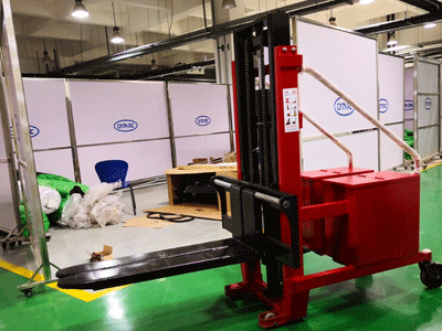 預算有限買什么堆高車？新牛盾手動液壓堆高車很合適