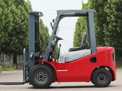 燃油叉車多少錢一臺(tái)？新牛盾叉車好價(jià)不貴