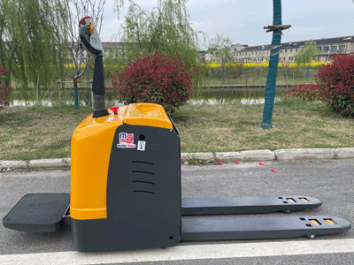 新牛頓站駕式搬運車