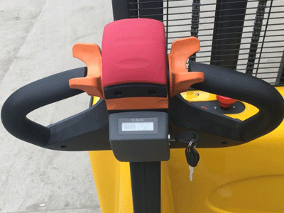 步行式堆高車手柄細(xì)節(jié)