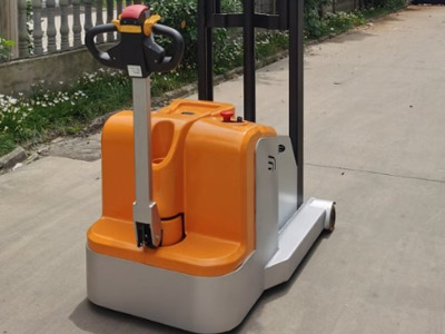 江蘇無腿步行式平衡重堆高車優點展示