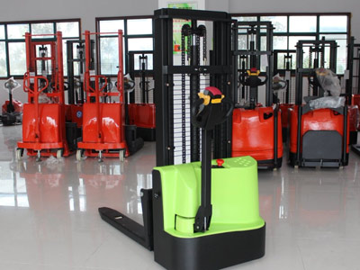 電動(dòng)堆高車產(chǎn)品