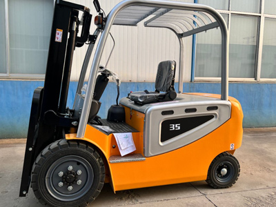 江蘇3噸燃油叉車廠家 生產易維護產品