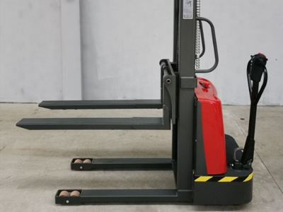 不懂就問 步行式電動堆高車能用幾年？