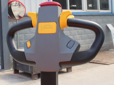 步行式平衡重堆高車