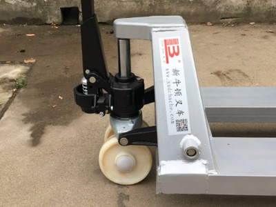 手動液壓搬運車工作原理 一文詳解