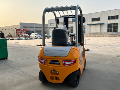 電動叉車與內(nèi)燃叉車對比下來怎么選？