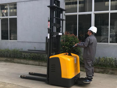 站駕式電動雙托盤堆垛機