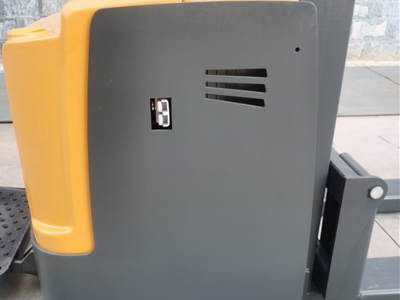 電動(dòng)堆高車細(xì)節(jié)展示