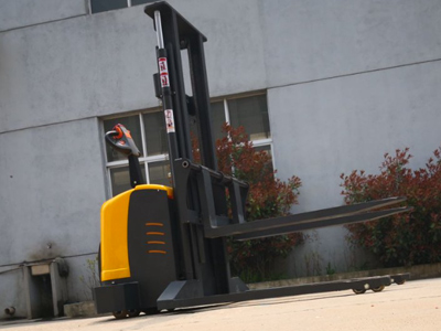 電動(dòng)款堆高車