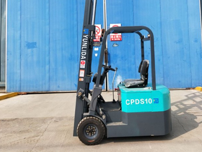 三支點電動叉車