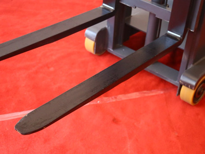 堆高車(chē)對(duì)比細(xì)節(jié)