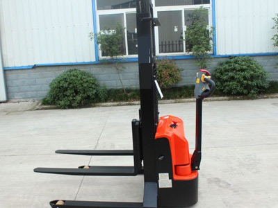 電動(dòng)堆高車(chē)