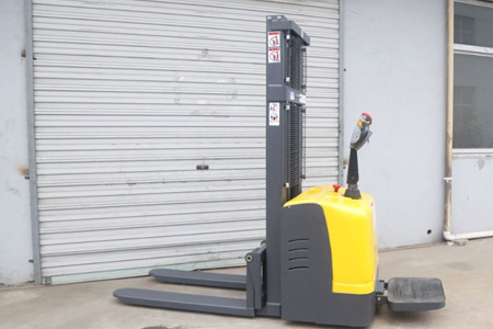 堆高車門架結實