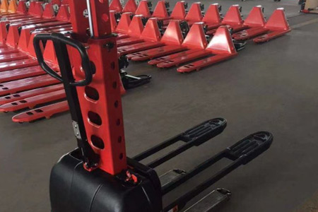 半電動自行走自體登高車 裝卸貨高效率