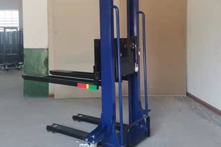 電動(dòng)自體登高車(chē)